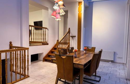 T&K Apartments - 8 Room Detached house - 6 min to Messe DUS - Private Parking - Foto 6