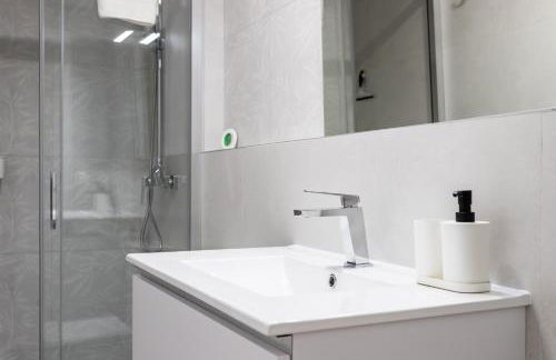 Sur Suites del Sol Apartamento 3 hab y 2 wc con gran terraza y piscina a pasos de la playa - Photo 43