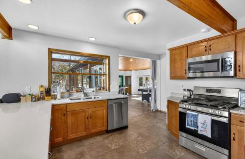 Amazing Views Hot Tub Deck FirePit & Game Room - Foto 24