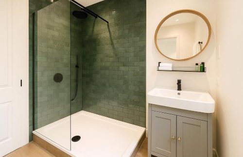 Modern Central Apartment + King Size Bed + Garden - Foto 11