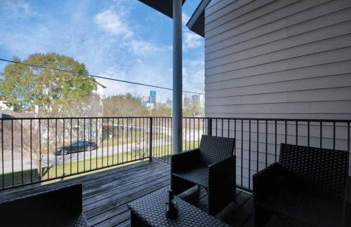 3BR/3.5BA Three Story East Downtown TownHouse with view - Photo 12