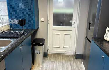 Luxurious Three-Bedroom Family Home with Free Parking - Foto 14