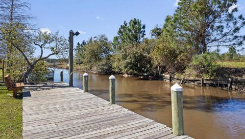 Waterfront Home with Pool by Next Step Property Management - Foto 2