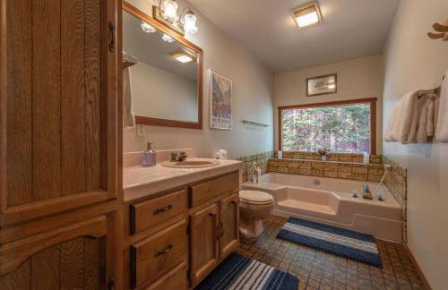 3BR Tahoe Donner Cabin with HOA Perks like Pools Hot-Tub Minutes to Trails Lake Golf - Foto 70