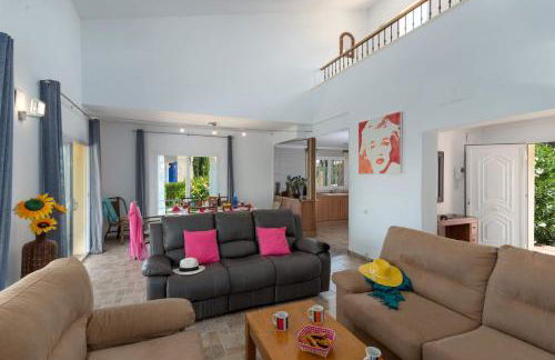 Villa Cabriel by Villa Plus - Photo 20