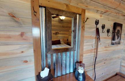 Canyonlands Barn Cabin with Loft, Full Kitchen, Dining Area for Large Groups - Photo 4