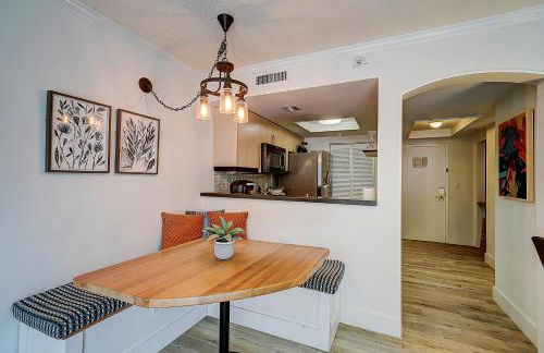 Cute 1 bedroom unit located in Condo Hotel in the heart of Coconut Grove Free Parking - Foto 3