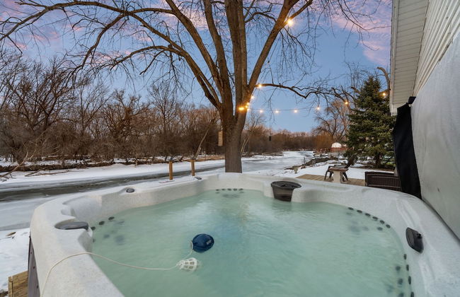 Cozy 3BR Cabin With Hot Tub on Nippersink Creek - Foto 36