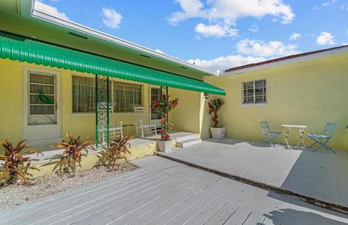 Visit Nonna's Beach Cottage & Enjoy the Sunshine with a Short Walk to the Beach! - Foto 34