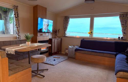 Lush Lake View - Photo 3