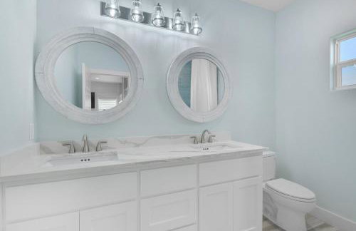 Near Beach Large Home Sleeps 22 BBQ Soaking Tub - Foto 30