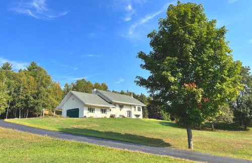 Stylish Mountain Chalet 15mins to Gore Mountain , Large Hot Tub, Playroom & Large Heated Pool - Foto 45