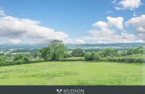 Modern Snitton Cottage & Gardens - Photo 16