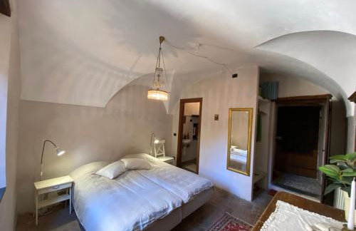 Iconic Italian Townhouse w Rooftop Terrace & Mountain View, Pigna - Foto 9