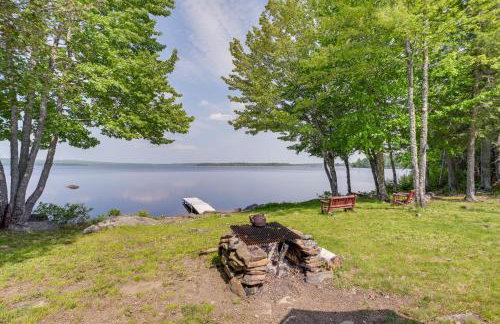 Peaceful Lakefront Cabin Getaway Dock, Fire Pit! - Foto 23