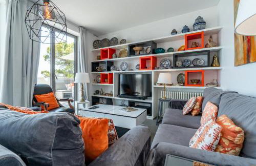 Can Ema, villa moderna con piscina frente al mar - Photo 8