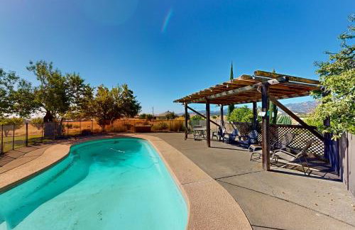 Hilltop Sierra-View Home Ranchito Retreat with Pool - Foto 1