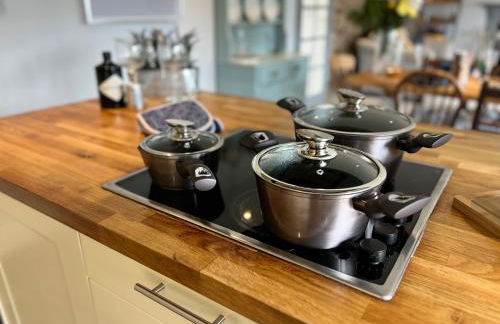 Spacious 4 Bedroom Farmhouse - Photo 22