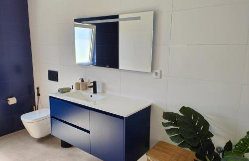 Vivenda Geminada com piscina a 10 minutos a pé da praia, by QoZzy - Foto 26