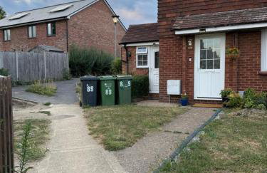 Cosy Apartment with Private Access and Kitchenette in Guildford - Photo 13