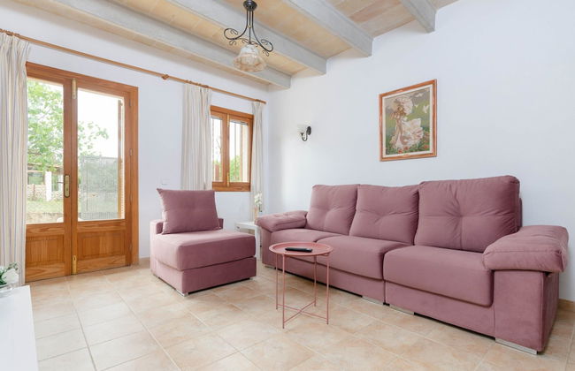 Peaceful Villa in Serene Retreat - Photo 13