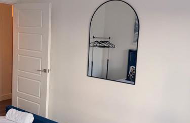 Modern 2 Bedroom Apartment - Photo 13