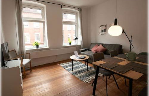 Altbaucharme! 2Zimmer, zentral und 24h Check-in - Foto 1