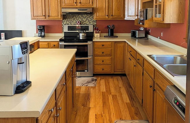 3Bedroom2Bath CarriageHouse Pet Friendly - Photo 21