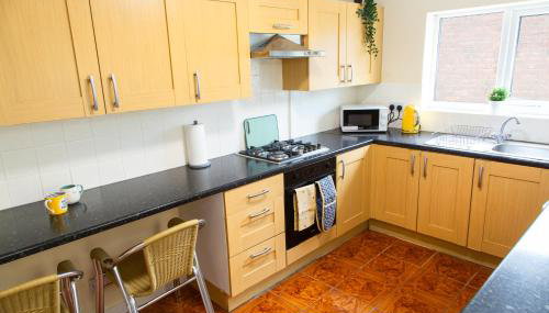 3 Bedroom House, Free Parking and Self Check In - Foto 5, stove, toaster