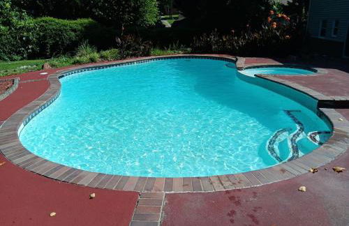 Theater, heated pool and hot tub near HPU and Furniture Market - Foto 1