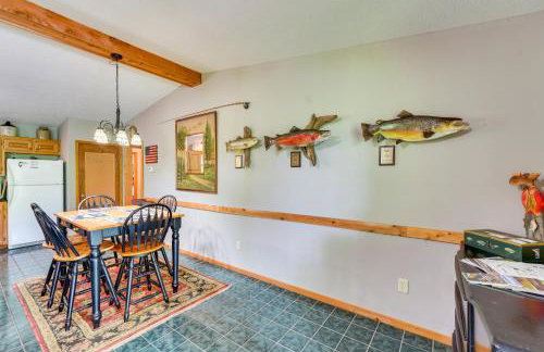 Flippin Home with Fire Pit Walk to White River! - Foto 6