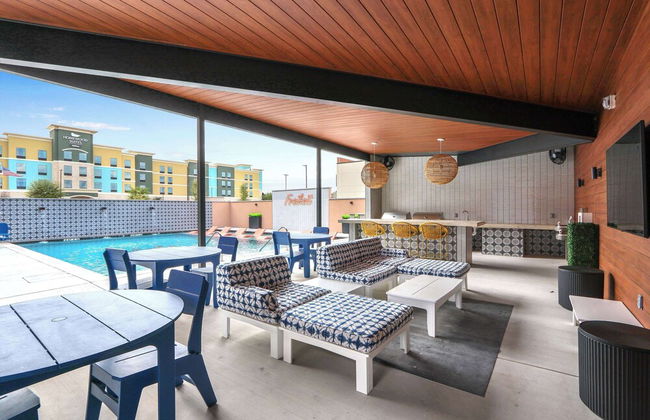 Relax in a Luxe Resort-style Condo - Foto 31