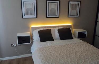 Wolverhampton Apartment with Free Parking 1 minute from the train station - Foto 10