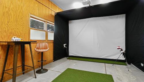 6BR Houghton Lake House with Indoor Pool, Hot Tub and Golf Simulator - Foto 2