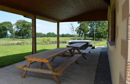The Farmhouse at Williamscraig Holiday Cottages - Photo 3