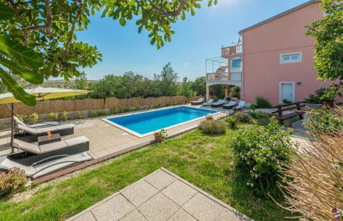 Gorgeous Apartment In Stara Vas - Photo 2