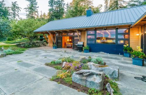 Fidalgo Island Waterfront Stunner - Photo 37