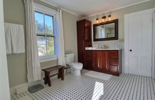 Historic Colonial Pool Walk to Town - Foto 18