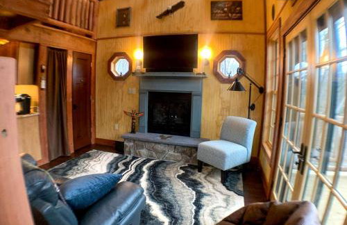 Magical Tree House Experience with a Private Hot Tub in Shenandoah Valley, Virginia - Foto 8