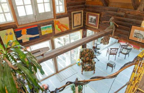 Eclectic Riverfront Log Cabin and Artist Retreat for Groups in Castle Hayne, North Carolina - Foto 22