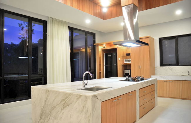 Atsuka Hill View 8BR Vila with Private Heated Pool - Foto 10