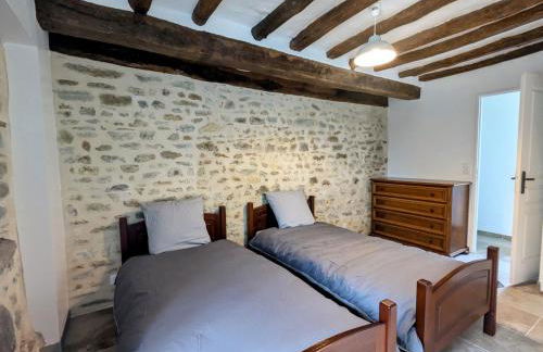 Maison familiale rénovée dans village médiéval - FR-1-591-712 - Foto 12