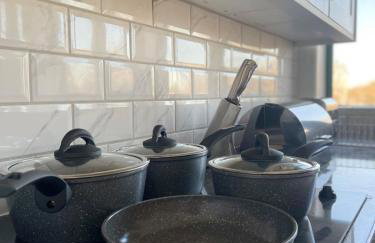 The Felix Apartments - 1 Bedroom - WIFI - FREE Parking - Photo 9