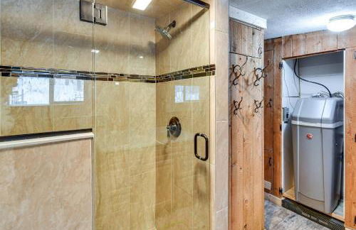 Home Theater and Hot Tub! Home Near Higgins Lake - Foto 15