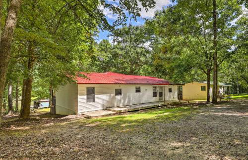 Waterfront Sparta Gem with Fire Pit and Kayak! - Foto 32