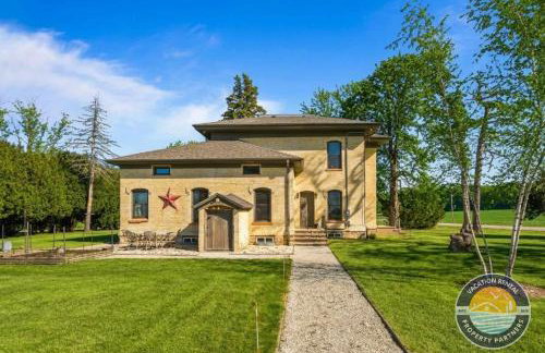 Historic 1868 Farmhouse Kettle Moraine Getaway - Foto 1