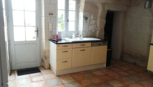 Maison atypique semi-troglodyte - Photo 2