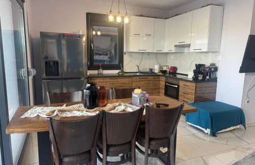 Luxury Villa Rafaela Οικογενειακή βίλα με ιδιωτική πισίνα, BBQ κ παιχνίδια Ιδανική για οικογένειες με παιδια - Foto 8