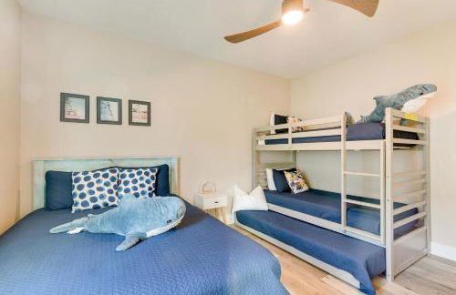 Relax Poolside, Walk to Sand! Galveston Family Gem - Foto 18