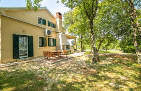 Amazing Home In Ostrobradic - Foto 9